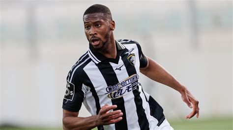 Beto er en portugesisk fodboldspiller, som blev født den 31. Portimonense: CSKA Moscovo e Eintracht Frankfurt perguntam ...