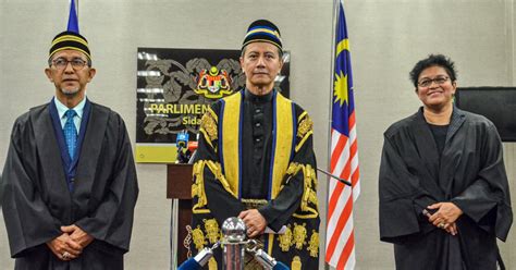 The dewan rakyat has approved the motion to remove speaker tan sri mohamad ariff md yusof. Keputusan permohonan speaker batal saman Dr M pada 30 Dis ...