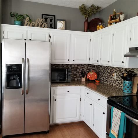 I'm about to take on painting the kitchen, and i am really nervous about how i will paint by the cabinets. How to Decorate Above Kitchen Cabinets | Decorating above ...