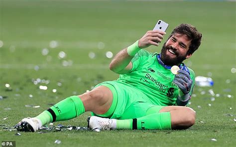 Alisson Crowned Goalkeeper Of The Year As Liverpool Star Wins Yashin Award Daily Mail Online