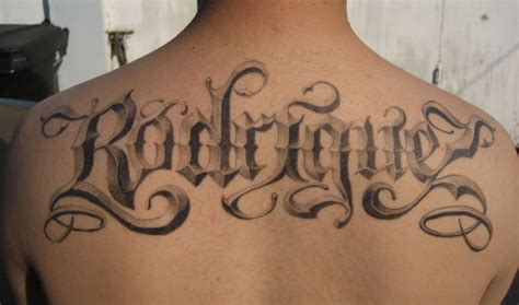 Letter tetování nebo tetování obchody symboly jsou dělány téměř výlučně v černých… pokud jde o design písma a tetování skriptů pod vzorem vypadat dobře písmo písmo písmeny. Tetování písmo | Fotogalerie motivy tetování