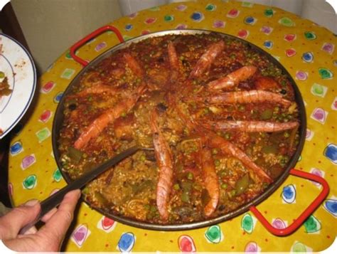 Remove the chorizo and drain on kitchen paper, leaving the oil in the pan. Paella Valenciana - Rezept mit Bild - kochbar.de