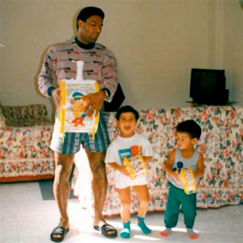 Mazinho, le père de la fratrie alcântara, révèle dans un entretien donné à france football que le psg ne visait pas rafinha. Rafinha abre baú e mostra recordação com Mazinho e Thiago ...