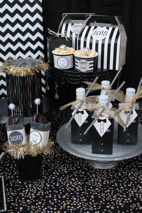 4 Amazing Diy New Years Eve Party Decor Ideas Black Party