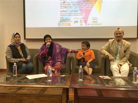 Lukisan ini berlatar belakang kan seorang lelaki sedang menjirat jaring. Art Market Malaysia di Balai Seni Visual Negara 27 - 31 ...