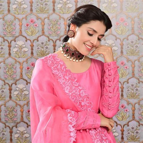 Ayeza Khan Looks Ravishing In Latest Lawn Shoot Reviewitpk