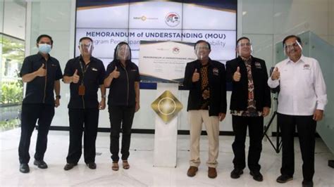 Mnc insurance adalah asuransi umum yang melindungi mobil, rumah dan perjalanan anda. MNC Insurance Jalin Kerja Sama dengan Asosiasi Pengusaha Truk Indonesia - Bagian 2