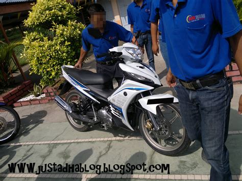 Assalamualaikum dan selamat sejahtera semua, hari ni kita restore yamaha lc 135 first model. Yamaha LC 135 Model Baru Dilihat Di Parit Sulong !!! | De ...