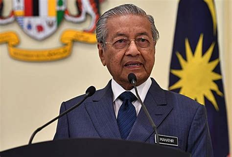Sedangkan umum tahu bahawa lagu kebangsaan tidak boleh digubah sesuka hati … Tun Mahathir Tegaskan Hanya Bahasa Kebangsaan Sahaja Untuk ...