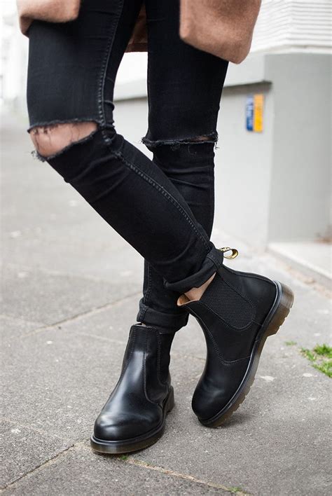 4.5 out of 5 stars. Dr. Martens 2976 boots | Chelsea boots outfit, Chelsea ...