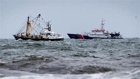 From wikimedia commons, the free media repository. Lichamen vermiste bemanningsleden kotter Urk gevonden ...