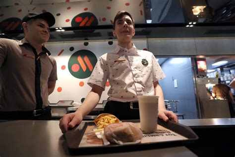 Rebranded Mcdonalds Opens As ‘vkusno And Tochka In Russia