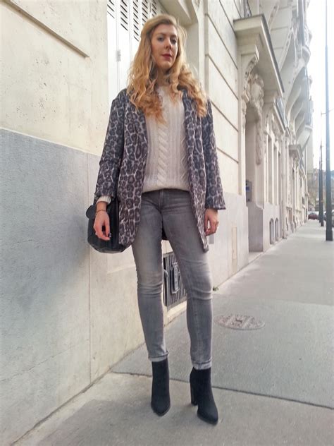 Changer de look est une source de force et de fraîcheur, ce changement nous permet de déstresser et de sentir encore mieux. Liste Tendances: 20+ Idées look jean gris clair femme ...