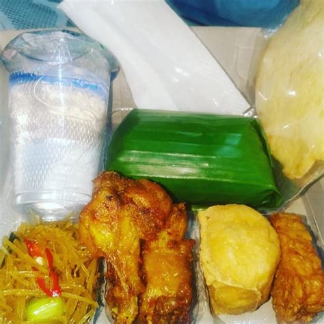Nasi kotak adalah nasi yang dilengkapi dengan lauk pauk dikemas ke dalam bentuk karton. Catering Nasi Nasi Box Kekinian / Catering Nasi Box atau ...