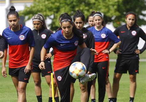 Sábado, 28 de noviembre de 2020 21:06 hrs. Selección Chilena Femenina de Fútbol recibió autorización ...