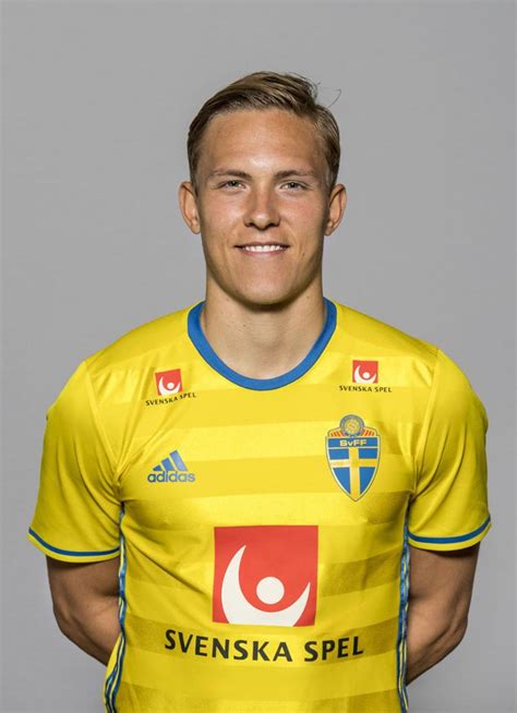 Football player for @werderbremen & the swedish national team @swemnt @nike athlete. Werder Bremen: Trainer Florian Kohfeldt plant mit Ludwig ...