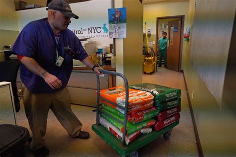 Keeping pets at home with their families! Pet Food Pantries Offer Relief to Animal Owners Struggling ...