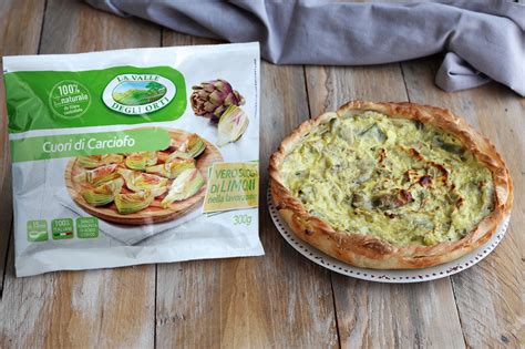 Il pane rustico con i carciofi rappresenta un piatto catteristico della cucina salentina. Rustico ripieno di carciofi e ricotta, ricetta facile e veloce