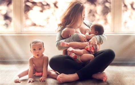 9 Stunning Photos Of Moms Breastfeeding In Public Photos TWB