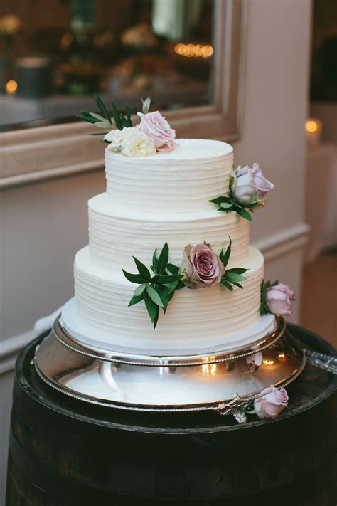 Simple White Cake Simple Wedding Cake Elegant Wedding Wedding Cakes