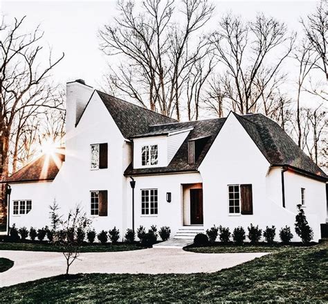 White House With Black Trim And A Cute Front Porch Entryway Minimal