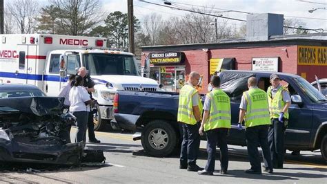 Charlotte Traffic At Least 1 Hospitalized In 2 Vehicle Wreck On South