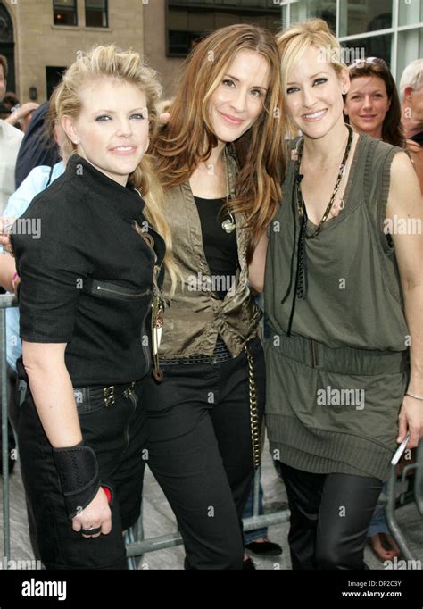 may 26 2006 new york ny usa singers natalie maines emily robison and martie maguire from