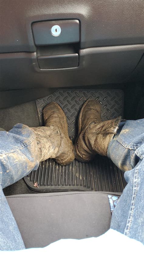 Just a reminder you can actually get your boots muddy : r/cowboyboots