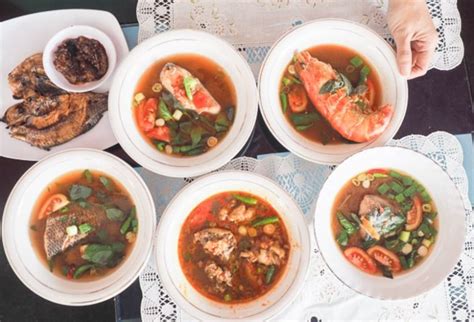 Pindang sendiri adalah proses penggaraman pada ikan yang kemudian dilanjutkan dengan perebusan. pindang-ikan - TempatWisataUnik.com