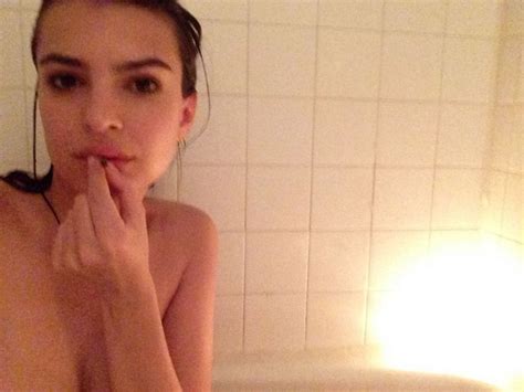 Emily Ratajkowski Nude Gallery Pics Leaked Nudes