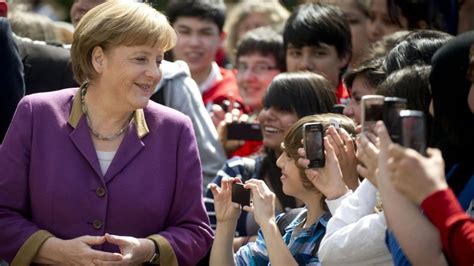 Tinerii O Susțin Pe Angela Merkel „au Crescut Cu Cancelarul German