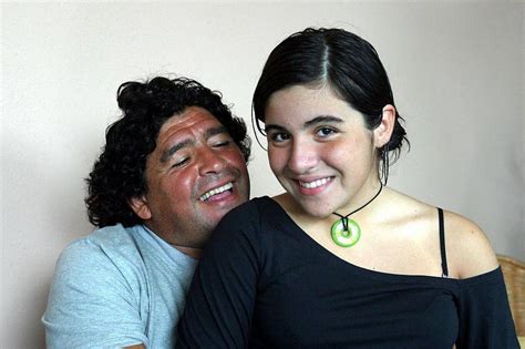 Combien De Femme A Eu Johnny - Diego Maradona : pourquoi il a voulu envoyer sa fille en pr... - Closer