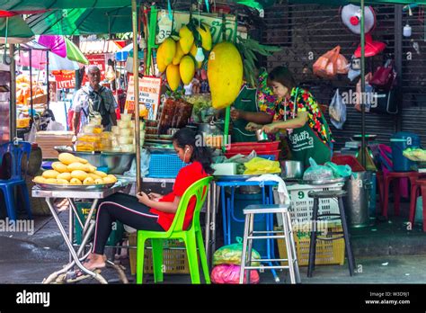 Bangkok Thailand April 14 2019 Huge Mango Fruit Sold On A Street