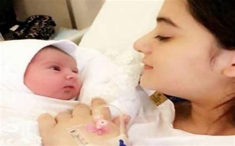 اداکارہ ایمن خان کے گھر بیٹی کی پیدائش تصویر سامنے آ گئی