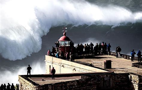 Nazaré How This Picturesque Portuguese Fishing Town Became The Worlds