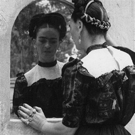 15 Inéditas Fotografías Que Cuentan La Trágica Y Admirable Vida De Frida Kahlo Nueva Mujer