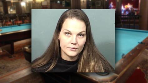 Jamie Leigh Gunn Madre Deja En El Auto A Sus Hijos De 8 Meses Y 2 Años Para Ir A Un Bar Dicen