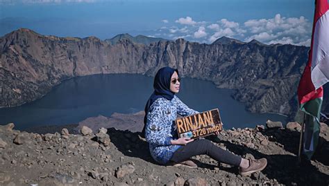 Kisah Luky Pendaki Perempuan Taklukkan Gunung Rinjani Saat Harlah Pancasila Times Indonesia