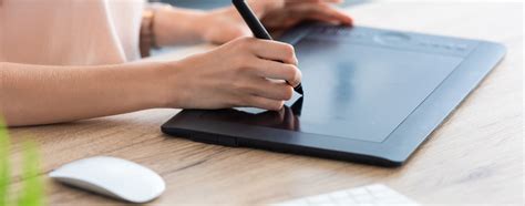 What is the best cheap drawing tablet with a screen? 9 Best Drawing Tablets For Artists in 2020 [Buying Guide ...