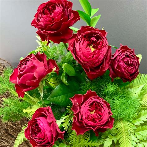Buy Half Dozen Valentines Red Roses Stones Corner Flower Shop