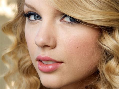 Taylor Swift Handpicked Collection Eye Candy Pictures