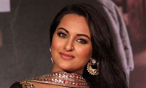 Sonakshi Sinha On Why Its Difficult For Her To Cry On Screen And Her Love For Kareena Kapoor