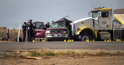 Cause Of California Suv Crash That Killed 13 Is A Mystery Los Angeles