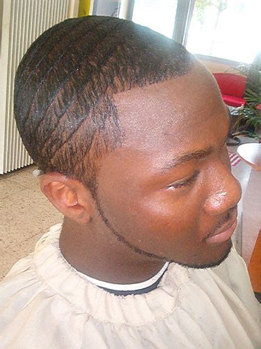 Coupe courte homme avec côtés courts et dessus en crop sur le front. Comment couper cheveux youtube Jeux de coiffure fille 5 ...