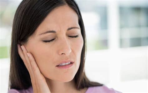 Cyst Behind Ear Causes Symptoms Home Remedies