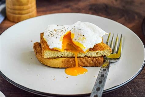 Quick And Easy Poached Eggs Recipe Perfect On Toast