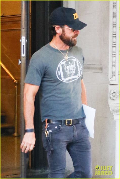 Justin Theroux Steps Out For Some Meetings In The Big Apple Photo 3695274 Justin Theroux
