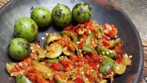 Hai teman teman, hari ini aku share resep sambel matah nih, langsung cobain yuk, serius enak bisa dikombinasiin sama ayam goreng, tempe goreng, tahu goreng. Resep Sambal dari Buah Eksotis Gandaria, Sehat dan Menggugah Selera