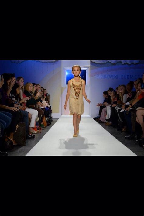 Model Angelina Porcelli Walking For Lementine And Swarovski Flickr