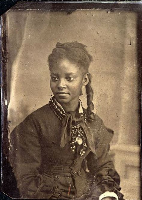 18 Interesting Vintage Studio Portraits Of Women Of Color